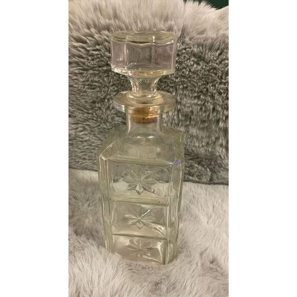 Vintage 10” Starburst Glass Liquor Whiskey Bottle Decanter w/ Stopper - Picture 7 of 8